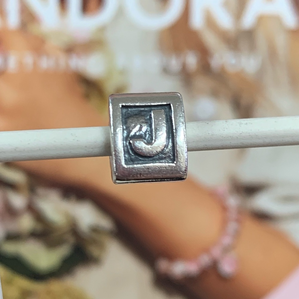 RETIRED PANDORA Alpha N Charm